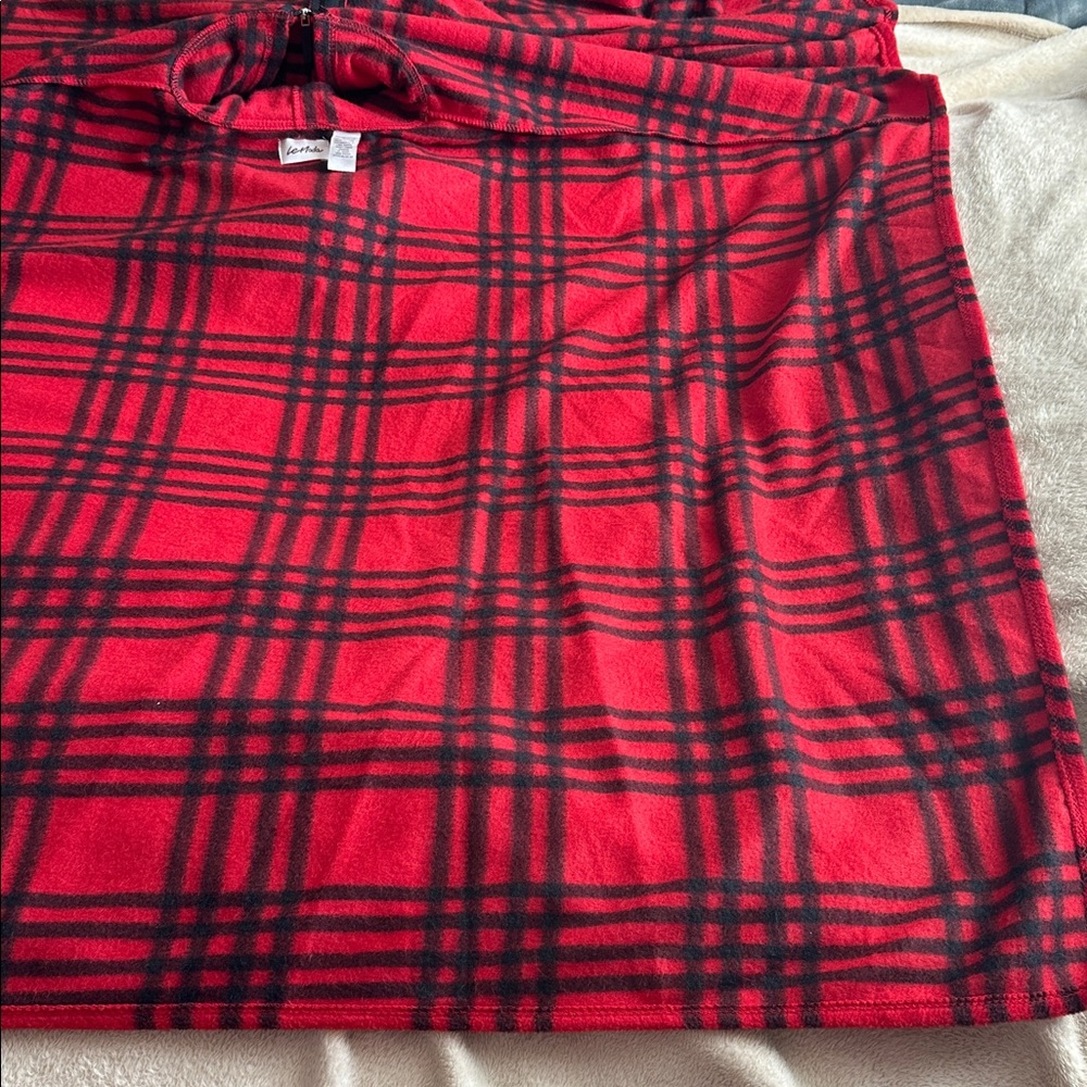 Le Moda Red and Black Plaid Hooded Poncho, One Size - Picture 9 of 9